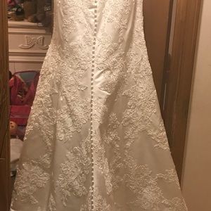 Brand new Oleg Cassini wedding dress